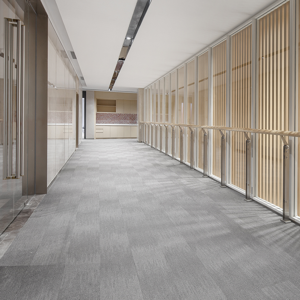 Beaulieu Canada Builder Carpet Silver Sea tsis